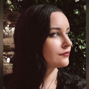 Meet your Posher, Lara